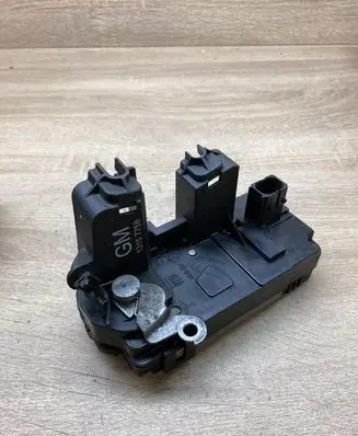 Opel Vectra C Rear door lock 13157758