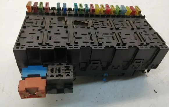 Volkswagen Transporter - Caravelle T4 Fuse box set 357937039