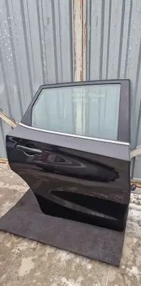 Nissan Pulsar Rear door