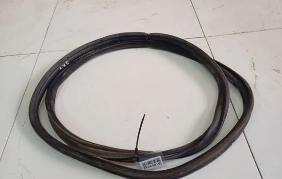 Trunk rubber seal (body)