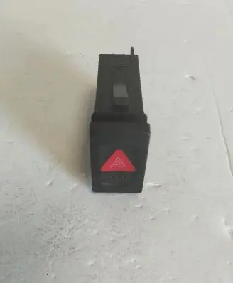 Volkswagen PASSAT B5.5 Hazard light switch 3B0953235E