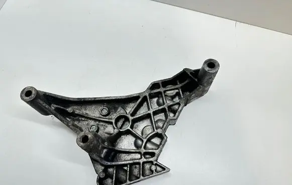 Volkswagen Golf Plus Engine mounting bracket 03G199207f