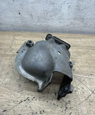 Audi A8 S8 D4 4H Engine mounting bracket 4H0399060B