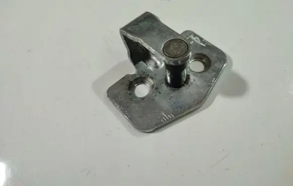Opel Signum Front door lock loop/hook striker 