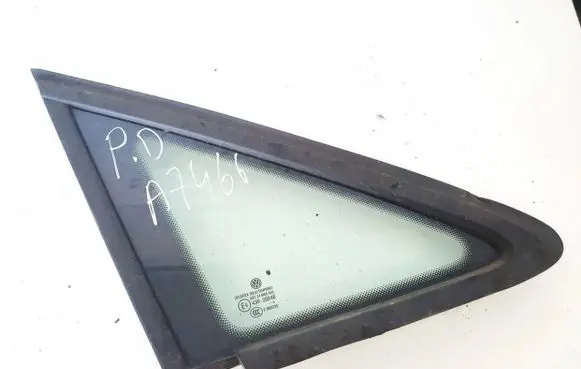 Volkswagen Touran I Front triangle window/glass 