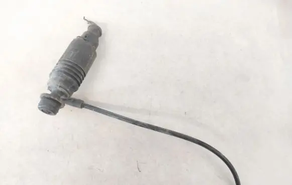 Audi A4 S4 B5 8D Windscreen/windshield washer pump 4a0955651