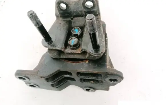 Hyundai Santa Fe Engine mount bracket