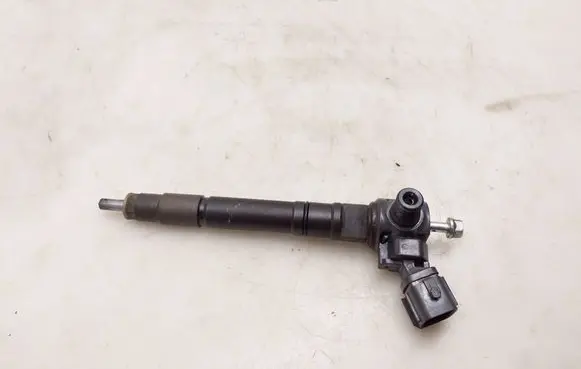 Toyota Hilux VIII Fuel injector 236700E060 09D90725