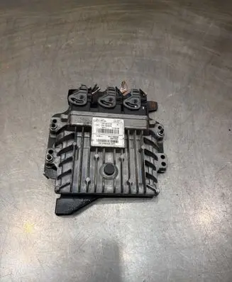 Renault Megane III Engine control unit/module 237100121R 237100425R R0413B006E