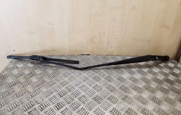 Tesla Model S Front wiper blade arm 105339900A