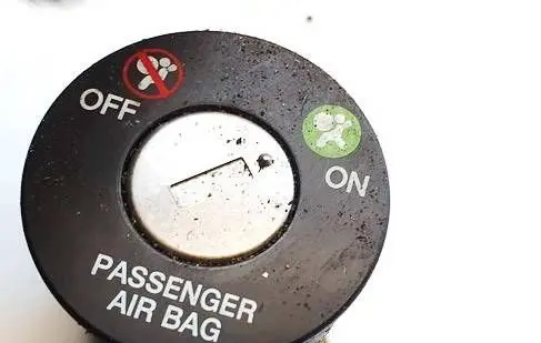 Passenger airbag on/off switch