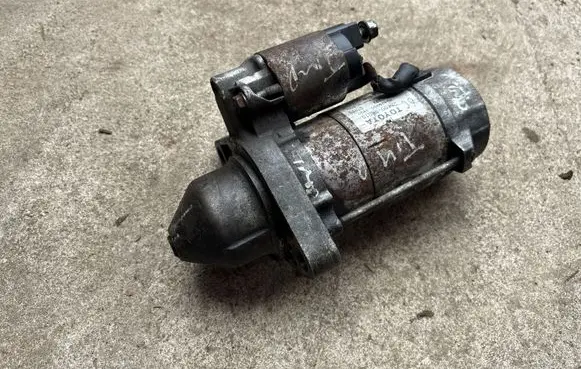 Toyota Avensis T270 Starter motor 2810008010