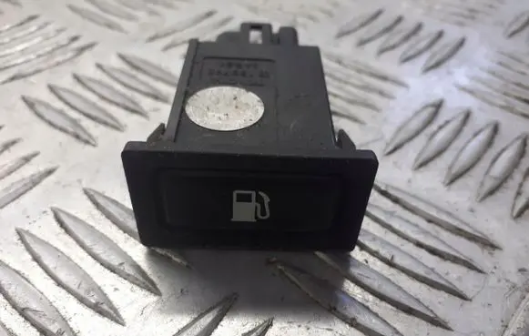 Toyota Avensis T250 Fuel tank opening switch 