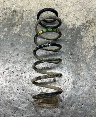 Volkswagen Polo IV 9N3 Rear coil spring