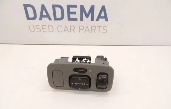 Toyota Yaris Wing mirror switch D154