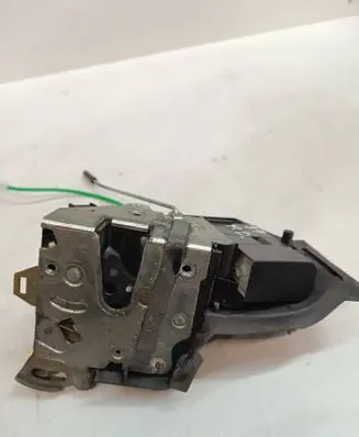 BMW 5 E39 Front door lock 82350969