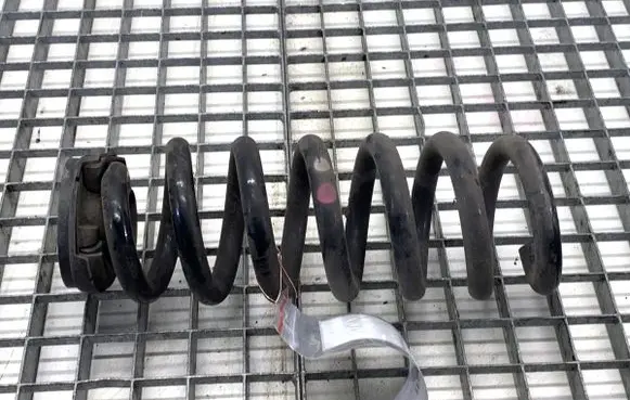 Mercedes-Benz C W205 Rear coil spring 