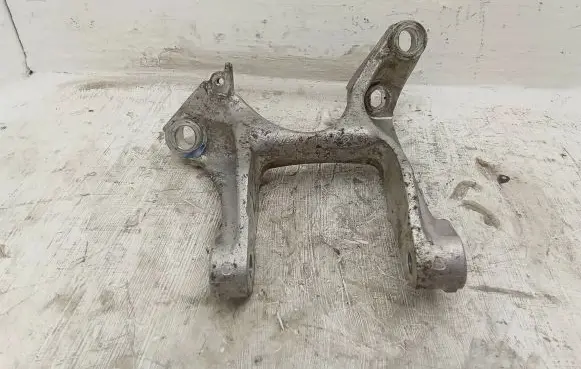 Honda Civic IX Engine mounting bracket