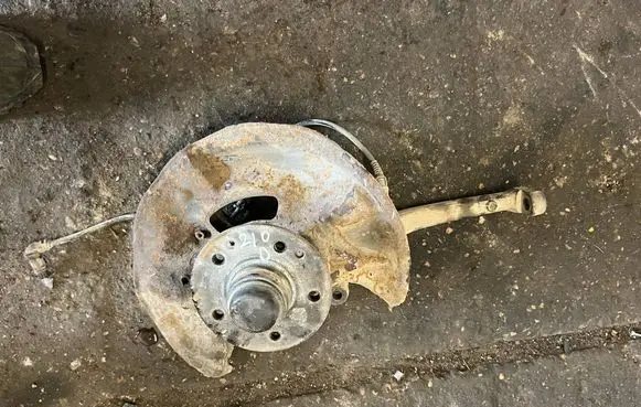 Mercedes-Benz E W210 Front wheel hub spindle knuckle 2102301132