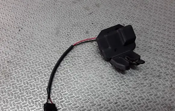 Nissan Primera Tailgate/trunk/boot lock/catch/latch