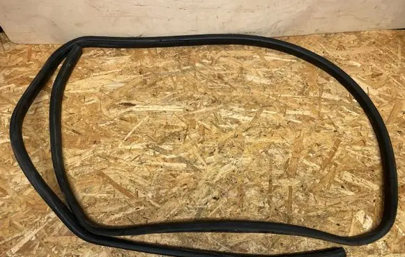 BMW 8 E31 Trunk rubber seal (body) 
