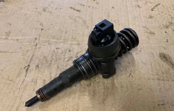 Audi A3 S3 8L Fuel injector 038130073AG