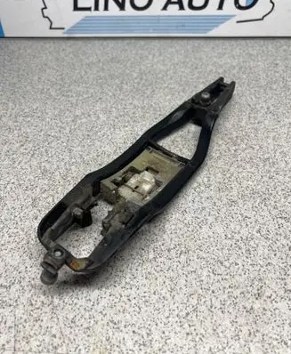 BMW 3 E46 Front door exterior handle/bracket 8216122