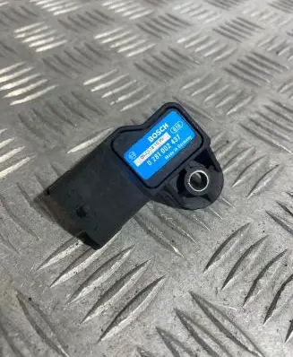 Mercedes-Benz E W211 Air pressure sensor 0281002437