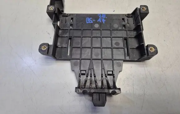 Other engine bay part
