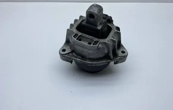 BMW 5 F10 F11 Engine mount bracket
