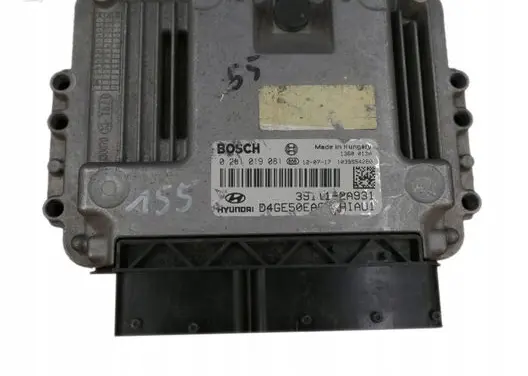 Hyundai i30 Engine control unit/module 0281019081