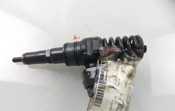 Skoda Fabia Mk1 (6Y) Fuel injector 0414720037 038130073AJ