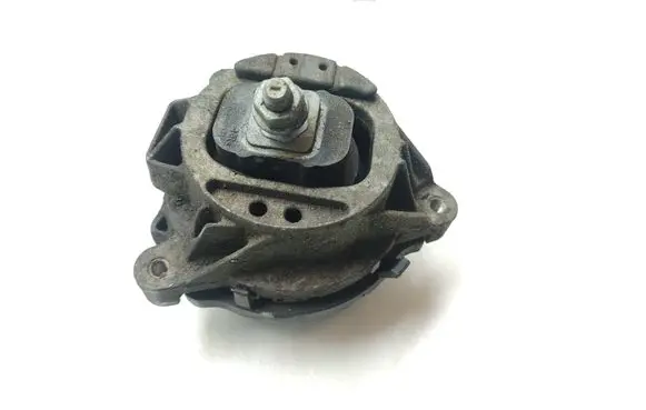 BMW 5 GT F07 Engine mount bracket 6787657
