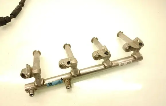 Volvo S60 Fuel main line pipe P32203060