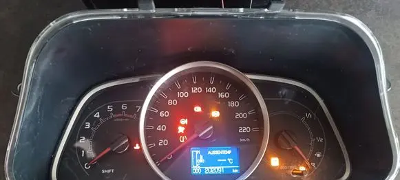 Speedometer (instrument cluster)
