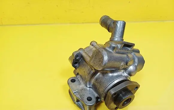 Mercedes-Benz Vito Viano W638 Power steering pump 