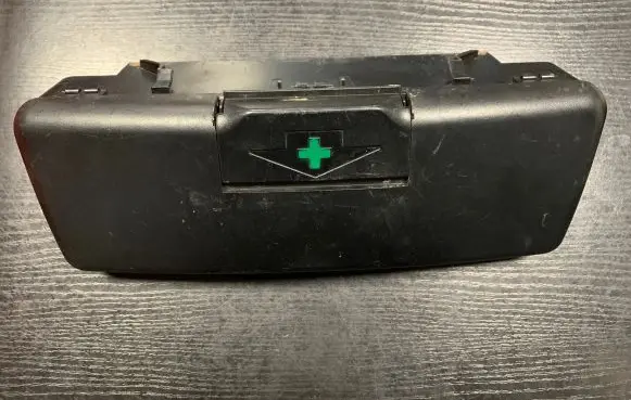 BMW 5 E39 First aid kit 8176553