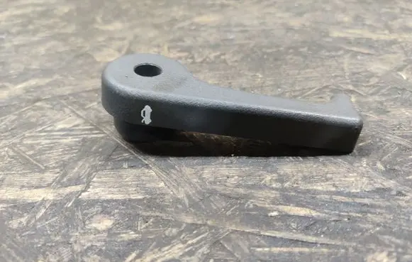 Hyundai i30 Engine bonnet (hood) release handle
