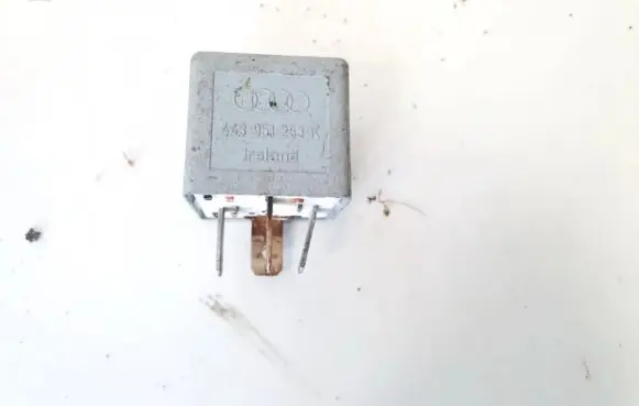 Volkswagen PASSAT B5 Other relay 899512000 443951253k