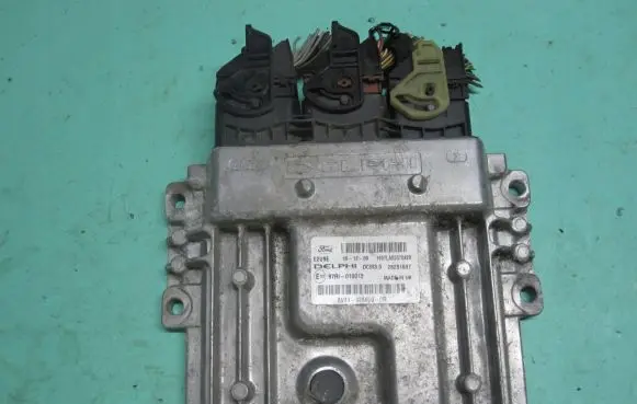 Ford Kuga I Engine control unit/module AV4112A650CG