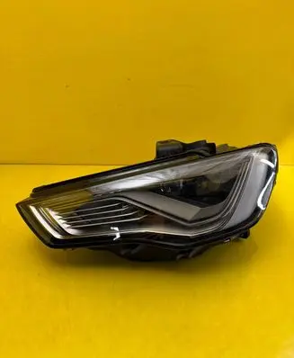 Audi A3 S3 8V Headlight/headlamp 8V0941773J