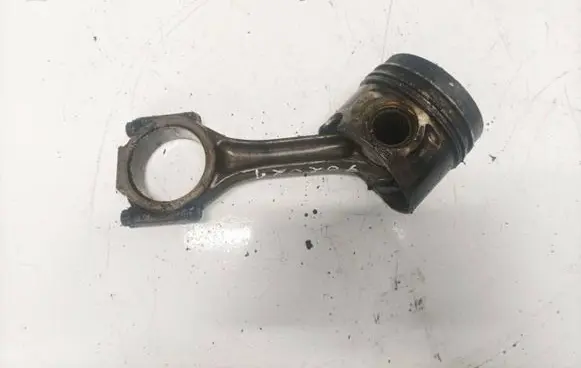 Volkswagen PASSAT B5.5 Piston with connecting rod