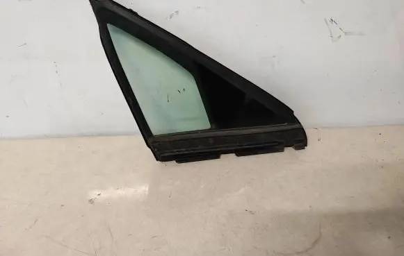 Lexus UX Front door vent window glass four-door 68215