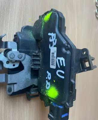 Audi A3 S3 8P Front door lock 4E1837016