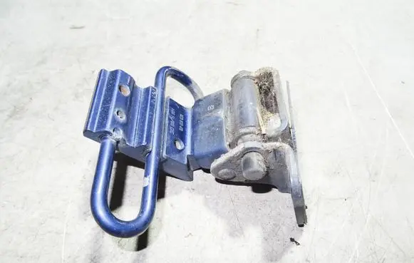 Audi A4 S4 B7 8E 8H Rear door lower hinge 8E0833412