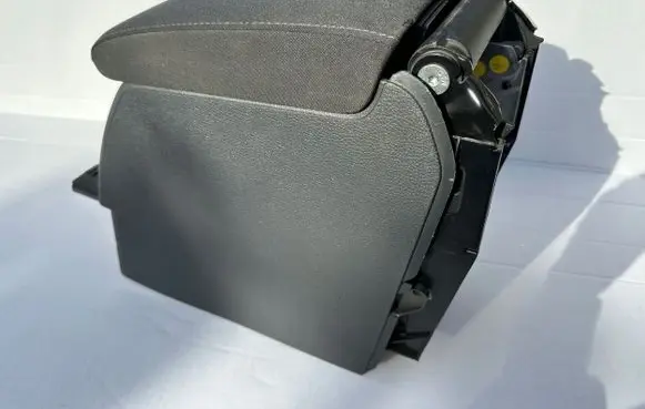 Volkswagen Golf V Center console 