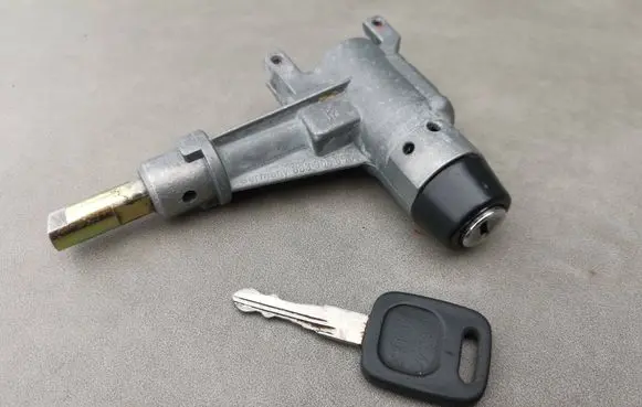 Audi 80 90 B3 Ignition lock 893905851