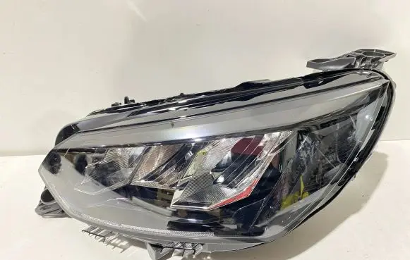 Peugeot 208 Headlight/headlamp