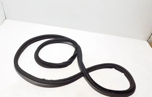 Renault Scenic E-Tech V Trunk rubber seal (body) 908307182R