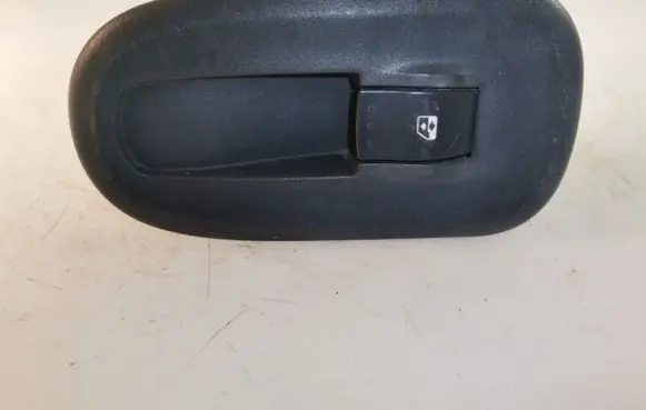 Renault Kangoo II Electric window control switch 8200548968